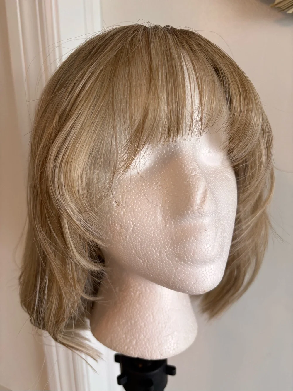 RAQUEL WELCH Heat Friendly Blonde, BISCUIT, BOB cut Wig! Center mono part. Bangs